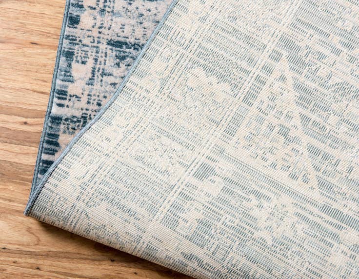 Detail image of 3' 3 x 5' 3 Victoria Rug