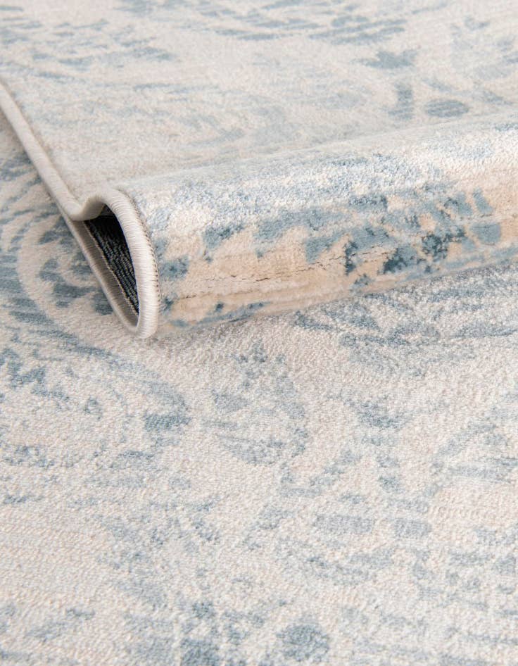 Detail image of 8' x 10' Victoria Rug