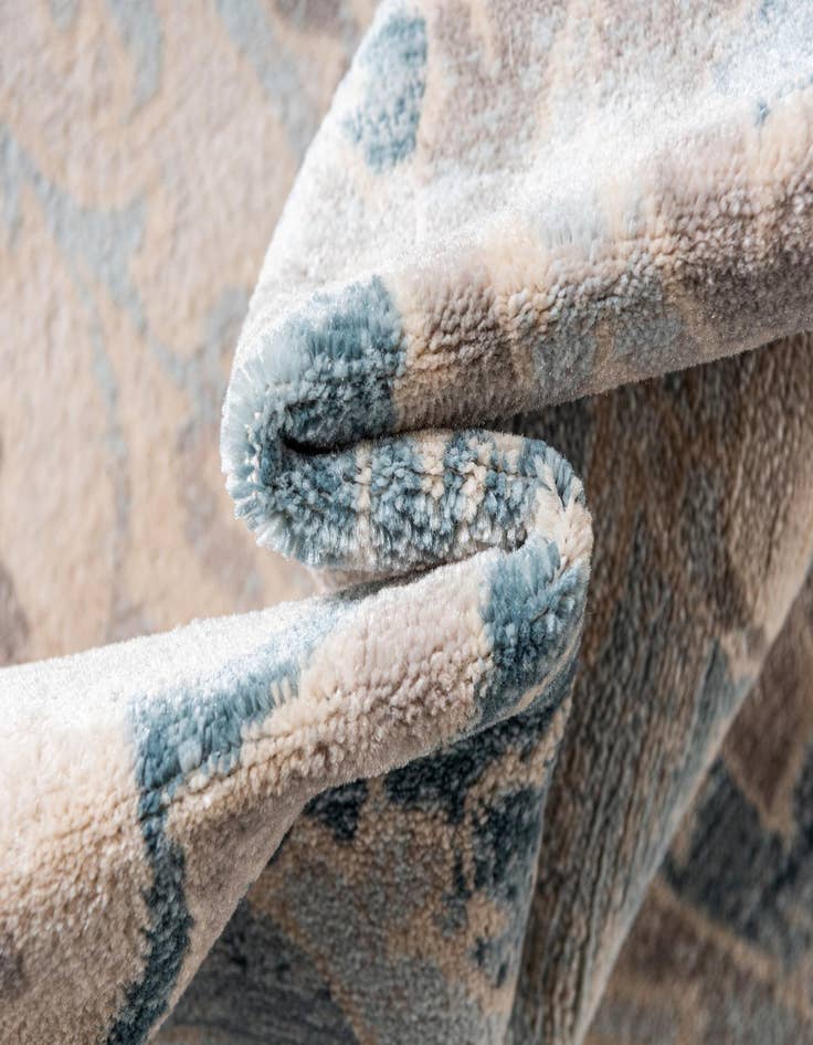 Detail image of 10' x 13' Victoria Rug