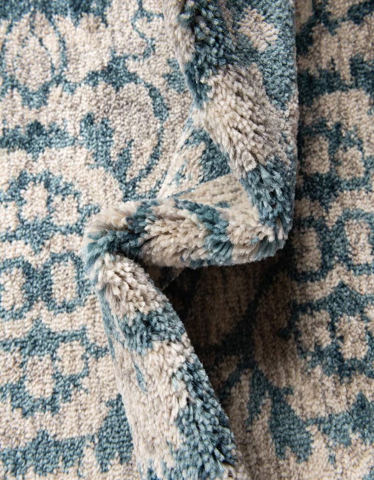 Detail image of 2' x 3' Vienna Rug