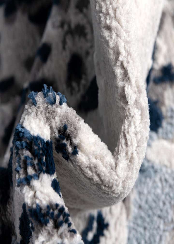 7' 10 x 10' Vince Camuto Rug