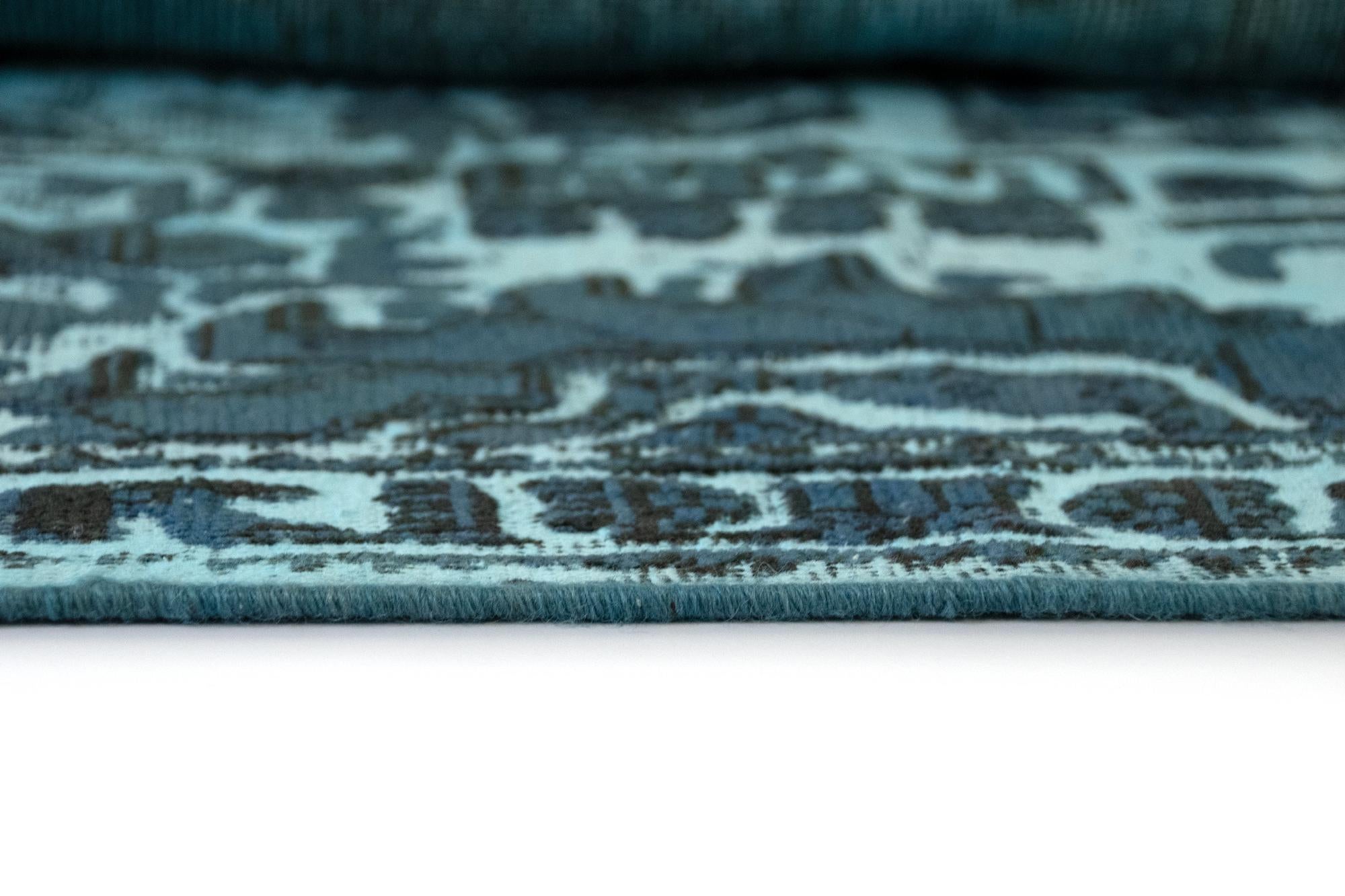 7' 9 x 10' 1 Vintage Royal Wool Rug
