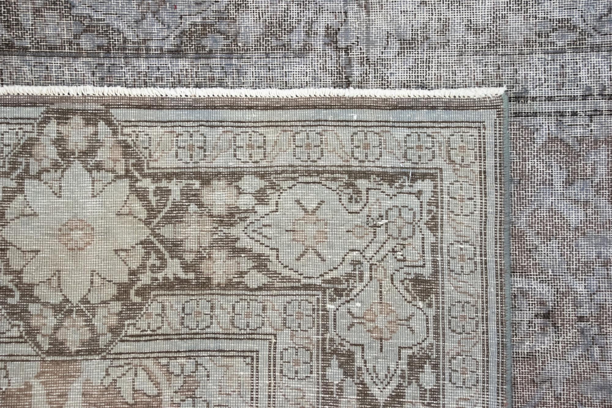 4' 11 x 7' 5 Vintage Royal Wool Rug