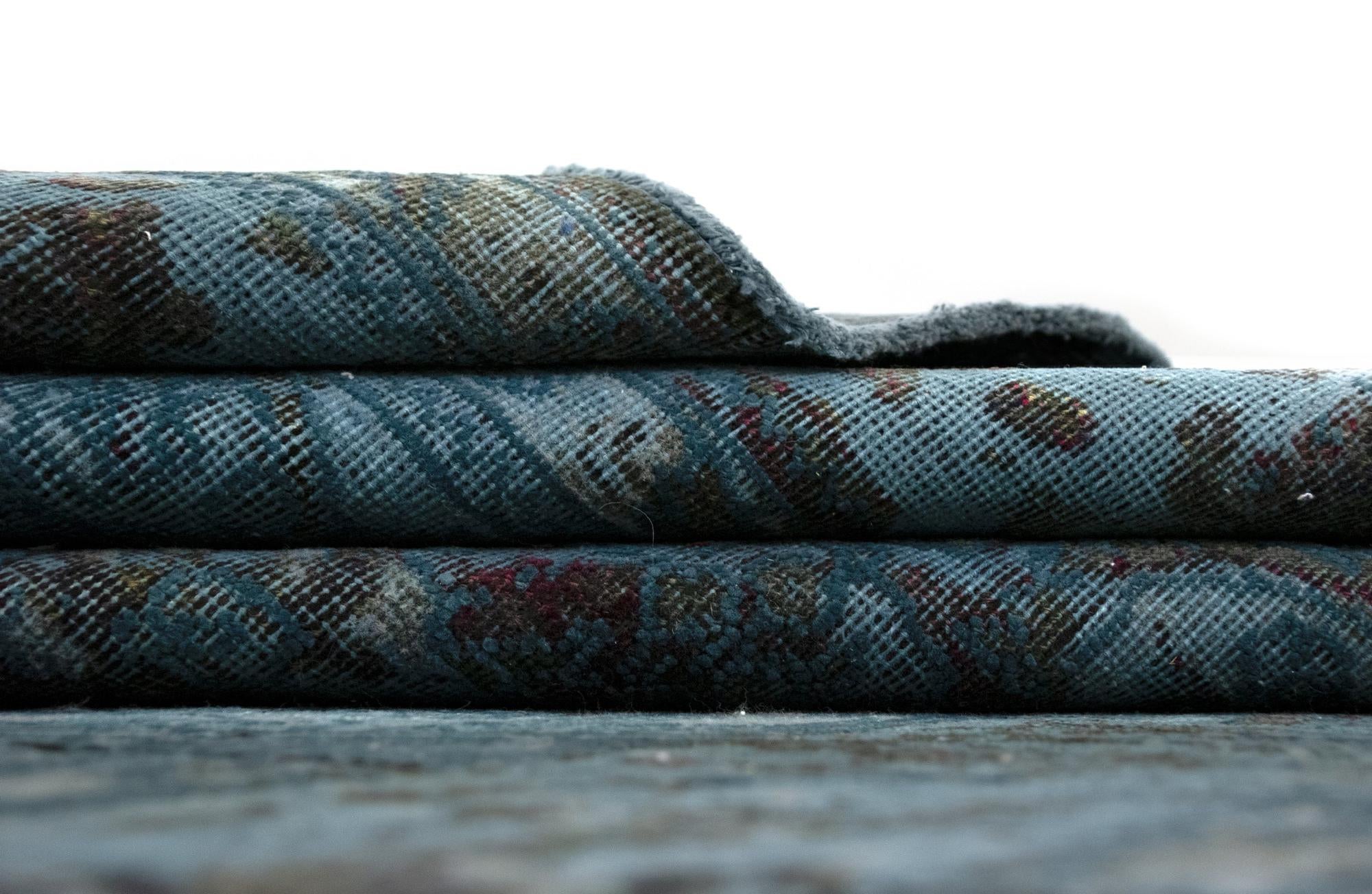 6' 11 x 9' 11 Vintage Royal Wool Rug