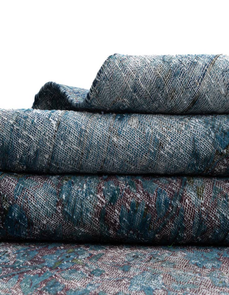 Detail image of 7' 9 x 11' 8 Vintage Royal Wool Rug