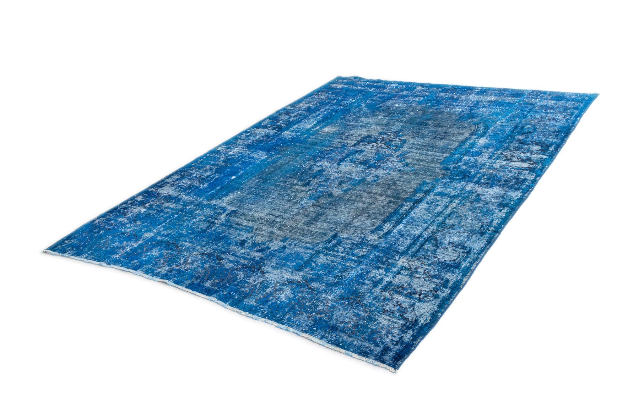 7' x 9' 6 Vintage Royal Wool Rug