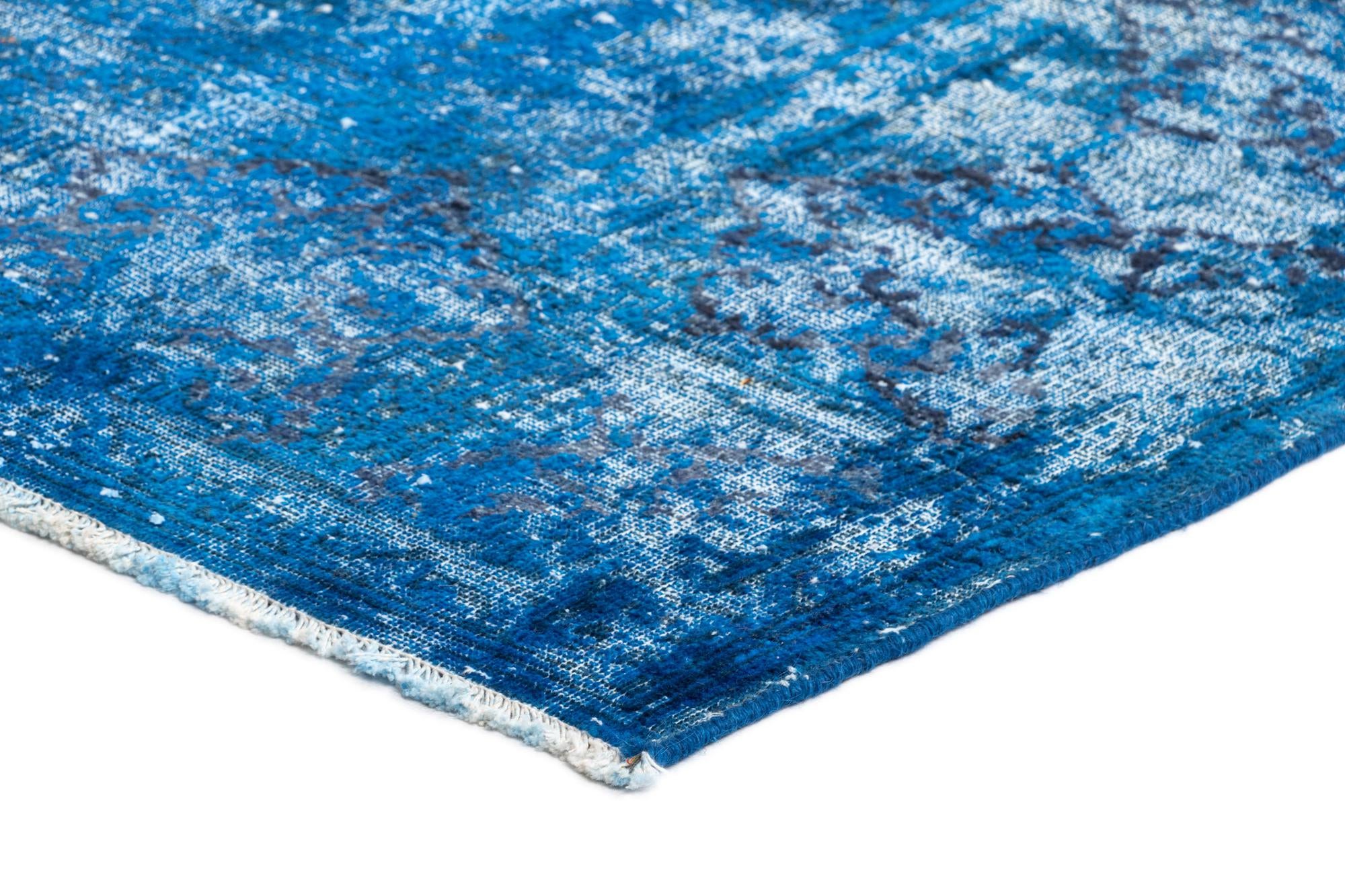 7' x 9' 6 Vintage Royal Wool Rug
