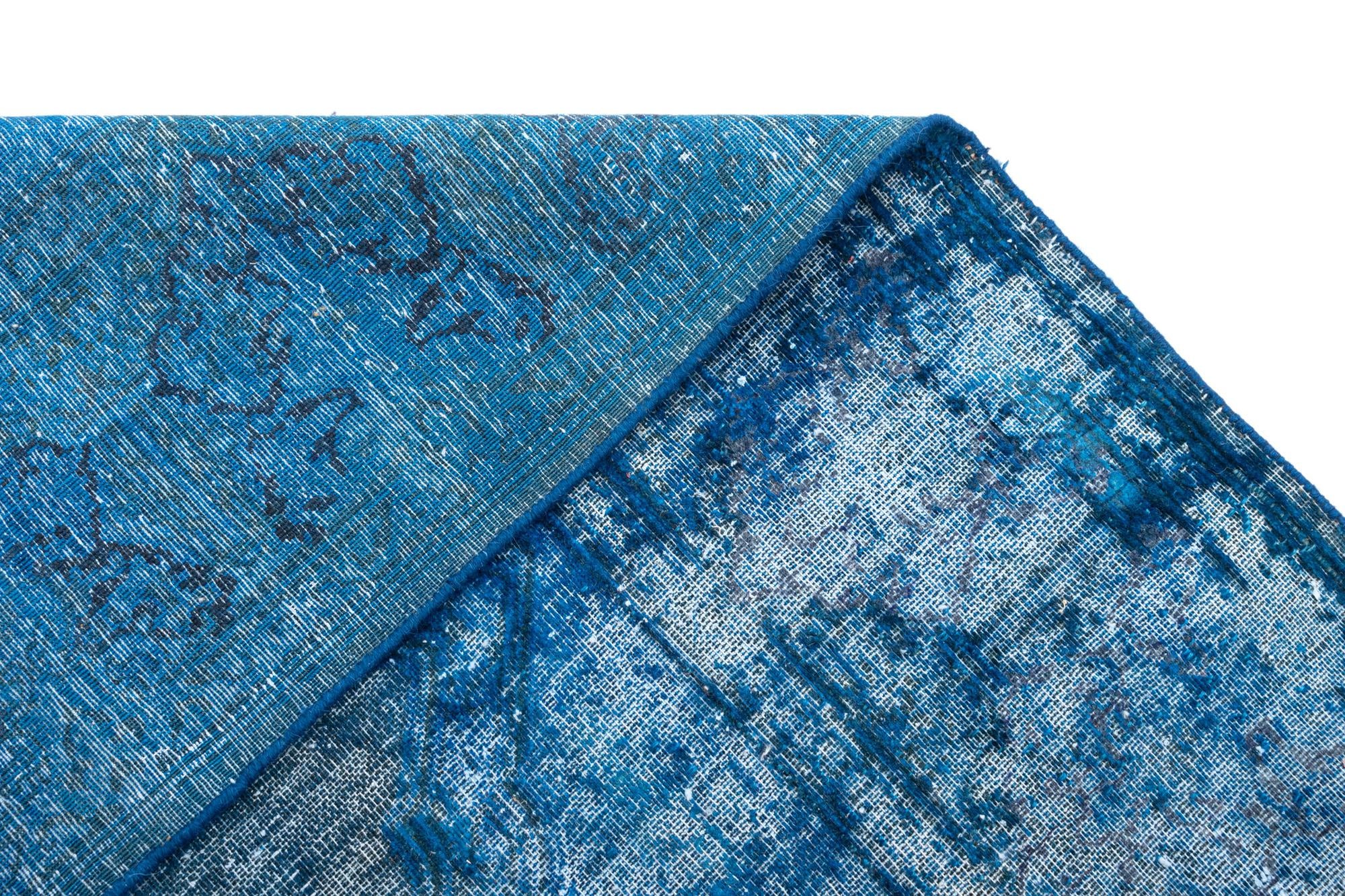 7' x 9' 6 Vintage Royal Wool Rug