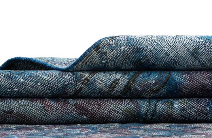 Detail image of 6' 9 x 10' 2 Vintage Royal Wool Rug