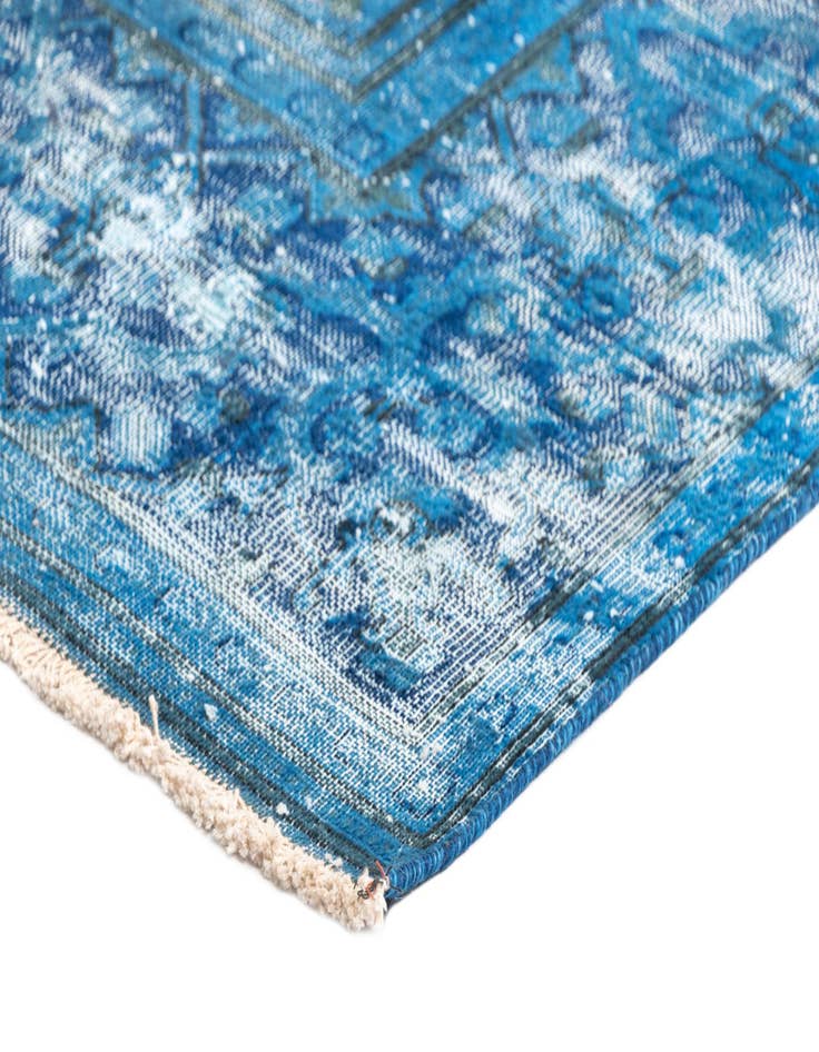 Detail image of 6' 9 x 10' 2 Vintage Royal Wool Rug