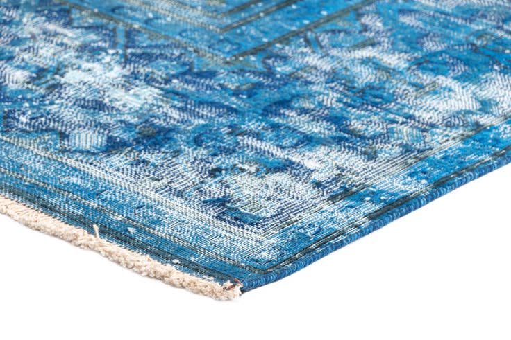 Detail image of 6' 9 x 10' 2 Vintage Royal Wool Rug