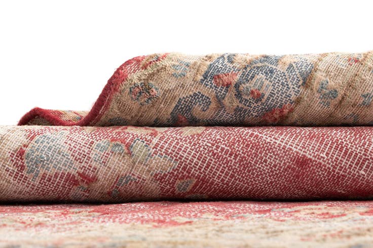 Detail image of 4' x 6' 6 Vintage Royal Wool Rug