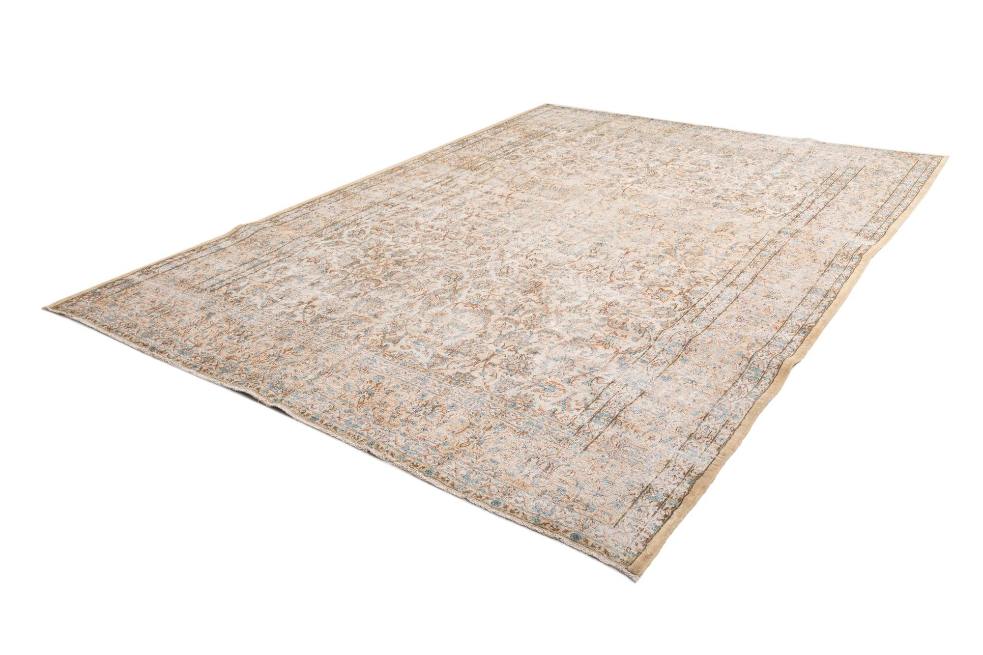 9' 8 x 13' 1 Vintage Royal Wool Rug