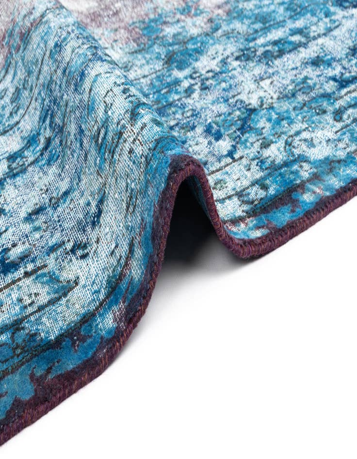 Detail image of 9' 9 x 13' Vintage Royal Wool Rug