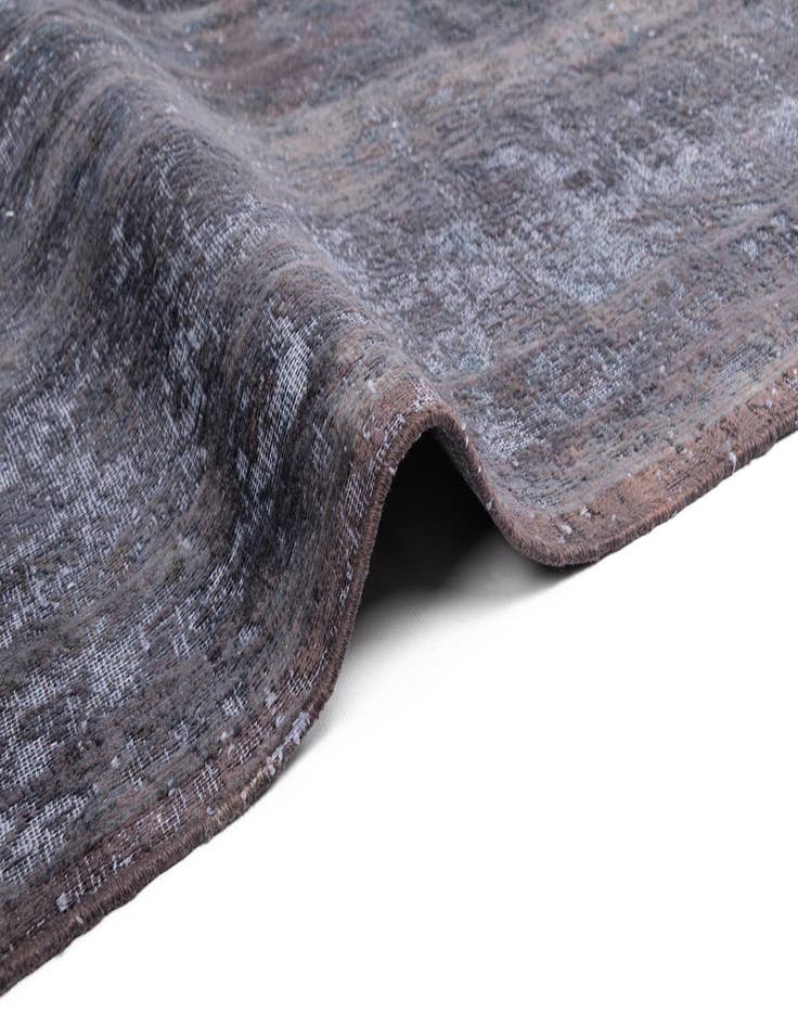 Detail image of 9' 10 x 12' 11 Vintage Royal Wool Rug