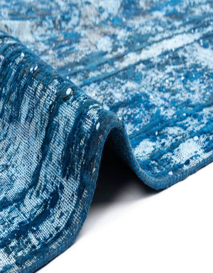 Detail image of 9' 11 x 13' 5 Vintage Royal Wool Rug