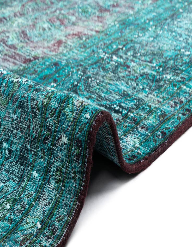 Detail image of 9' 9 x 16' 2 Vintage Royal Wool Rug