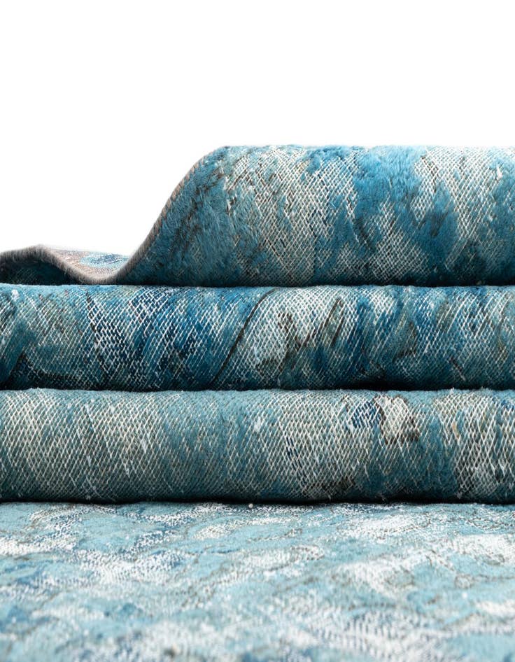 Detail image of 9' 9 x 13' 4 Vintage Royal Wool Rug