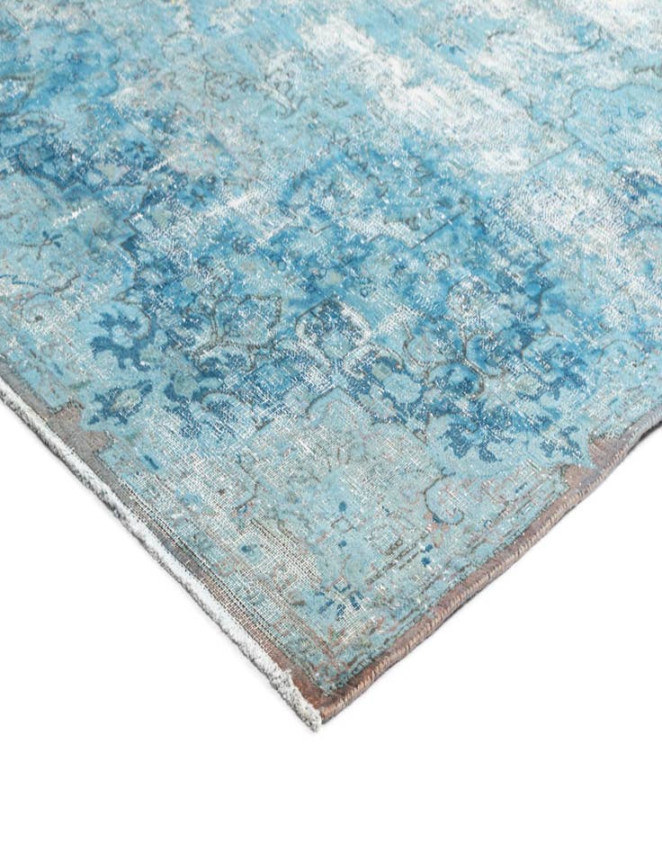 Detail image of 9' 9 x 13' 4 Vintage Royal Wool Rug