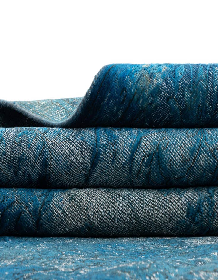 Detail image of 9' 7 x 13' 5 Vintage Royal Wool Rug