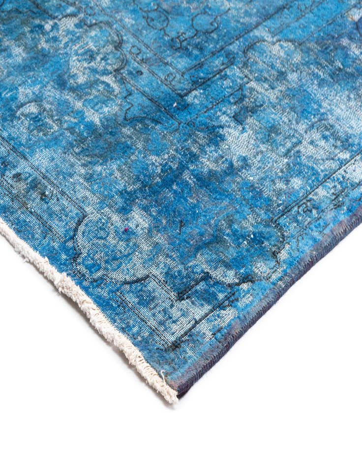 Detail image of 9' 9 x 13' Vintage Royal Wool Rug