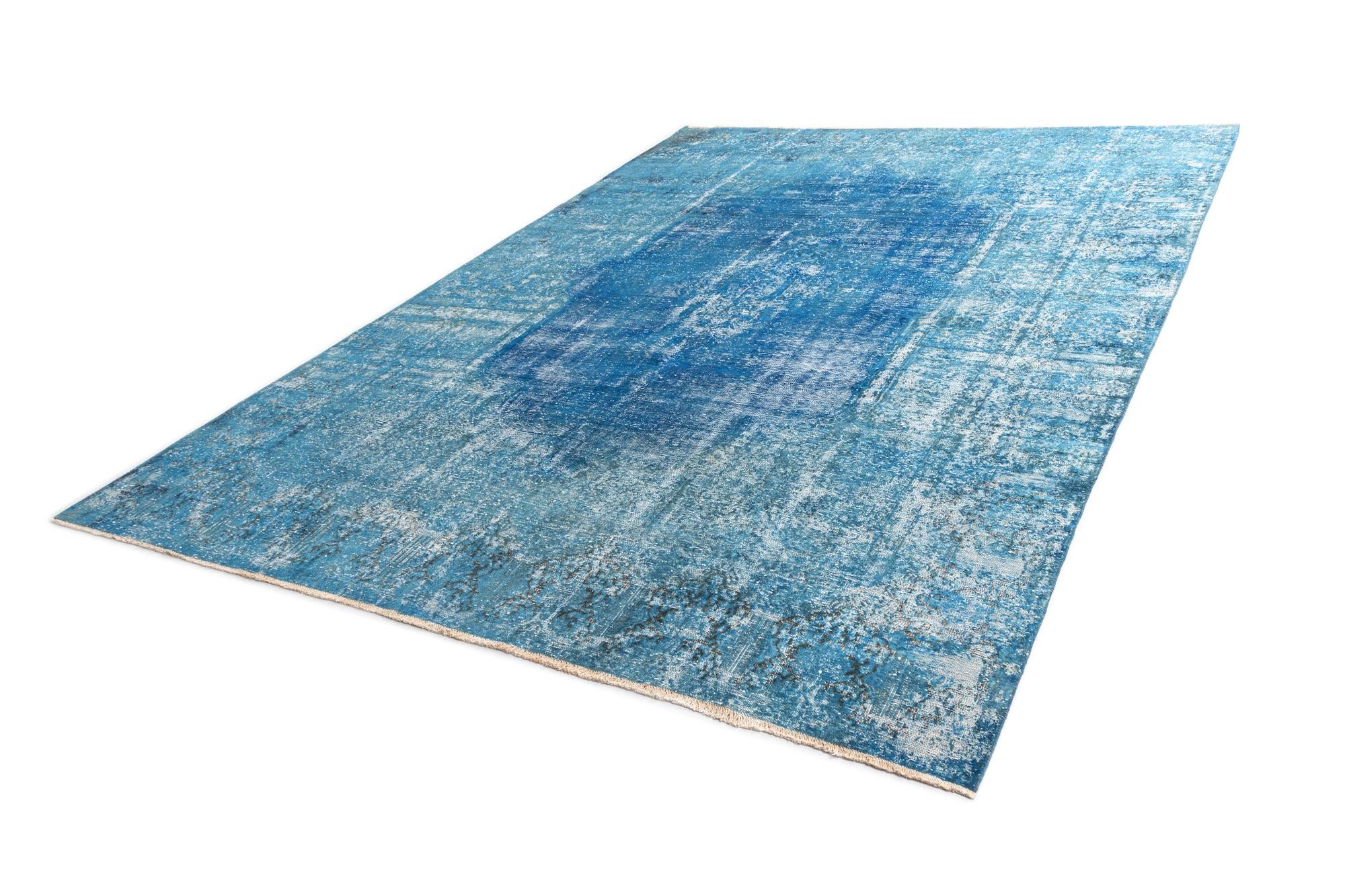 9' 1 x 13' Vintage Royal Wool Rug