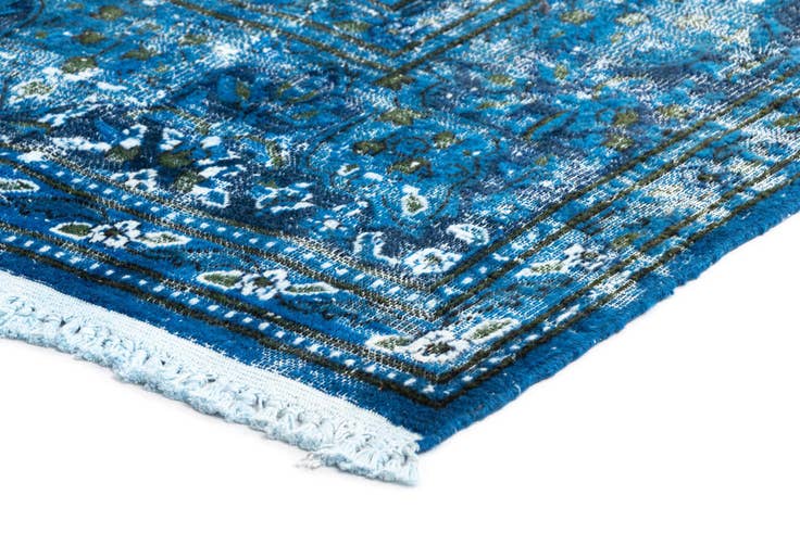 Detail image of 6' 9 x 9' 10 Vintage Royal Wool Rug