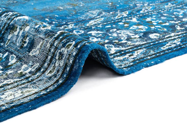 Detail image of 6' 9 x 9' 10 Vintage Royal Wool Rug