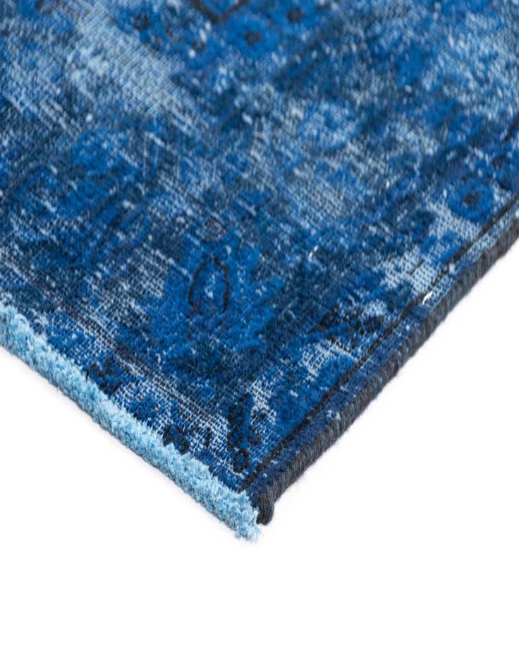 Detail image of 6' 4 x 9' 4 Vintage Royal Wool Rug
