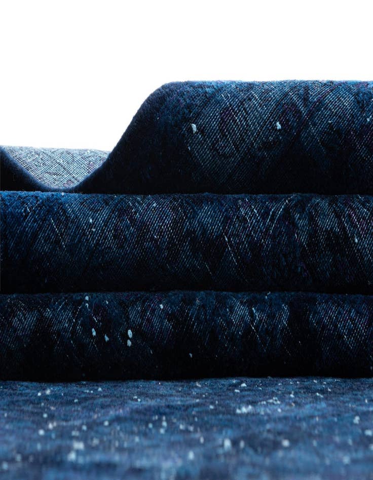 Detail image of 7' 10 x 9' 9 Vintage Royal Wool Rug