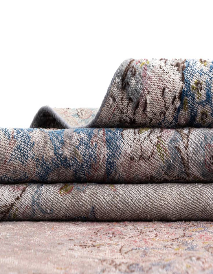 Detail image of 10' x 13' 4 Vintage Royal Wool Rug