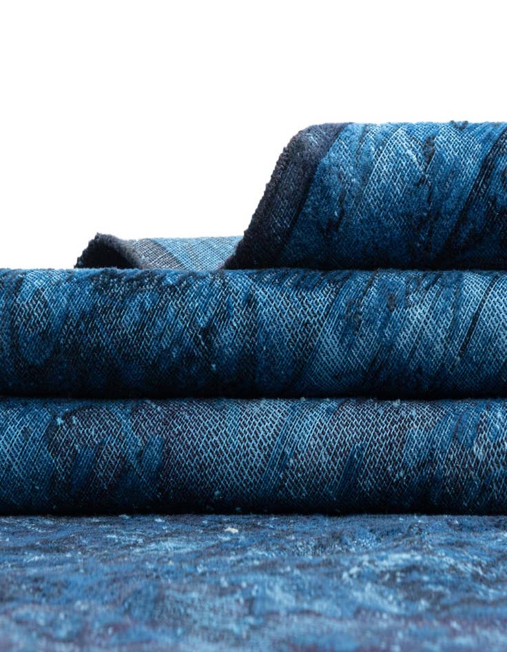 Detail image of 9' 10 x 13' Vintage Royal Wool Rug