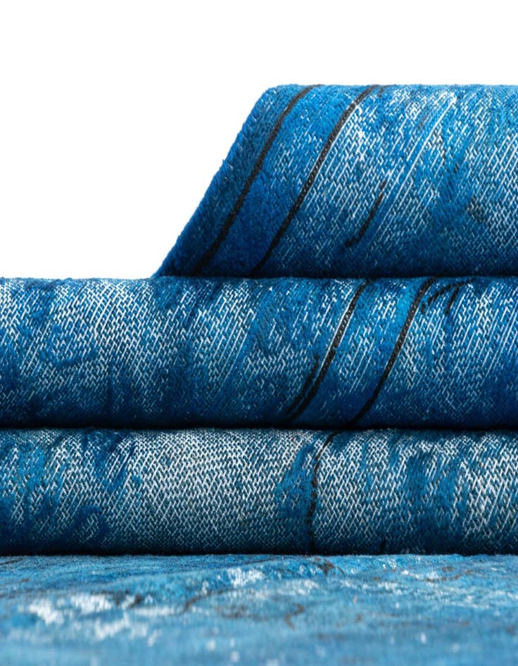 Detail image of 9' 7 x 12' 10 Vintage Royal Wool Rug