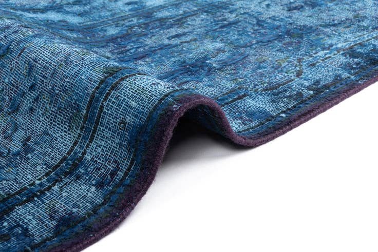 Detail image of 9' 9 x 13' 4 Vintage Royal Wool Rug