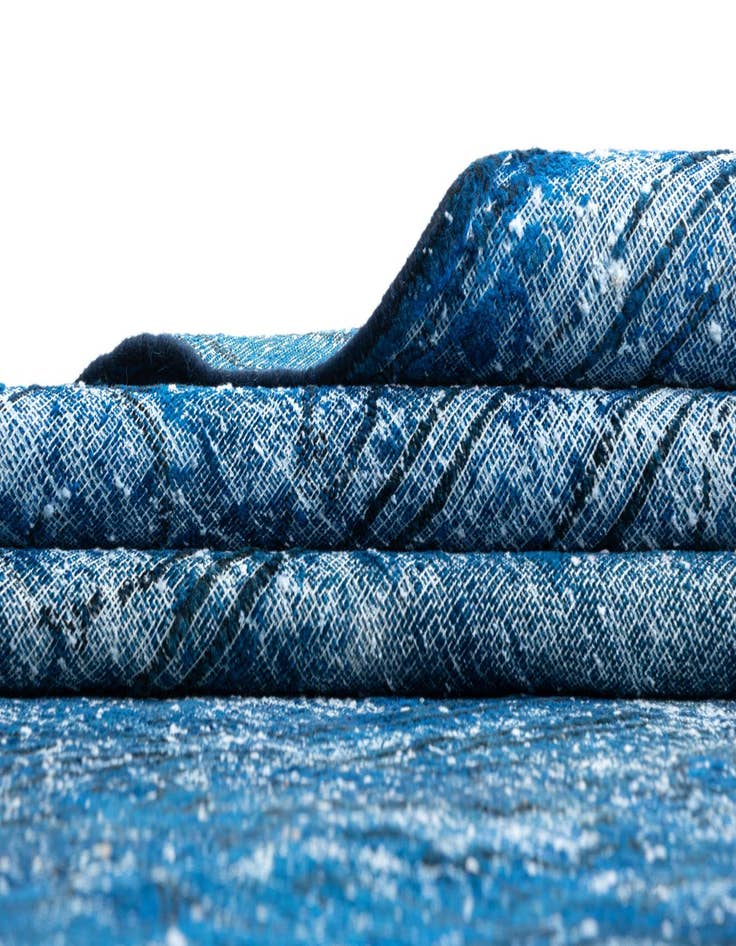 Detail image of 9' 6 x 13' 9 Vintage Royal Wool Rug