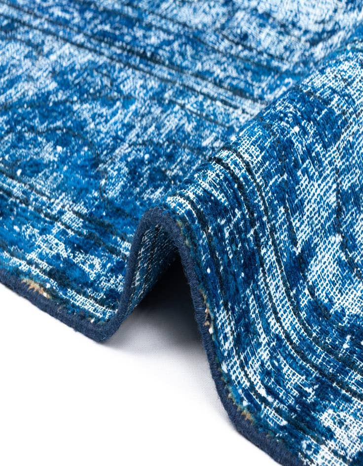 Detail image of 9' 6 x 13' 9 Vintage Royal Wool Rug