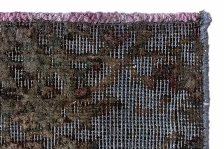 Detail image of 6' 9 x 9' 8 Vintage Royal Wool Rug