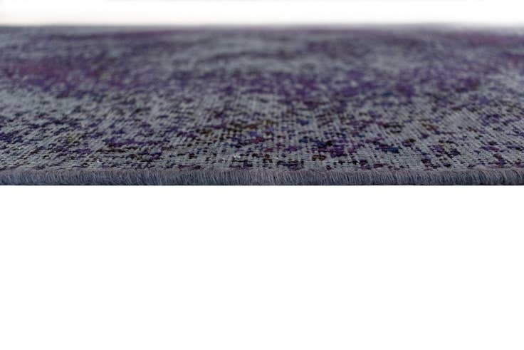 Detail image of 4' 2 x 6' 3 Vintage Royal Wool Rug