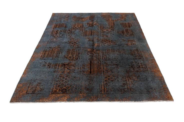 Detail image of 4' 6 x 6' 4 Vintage Royal Wool Rug