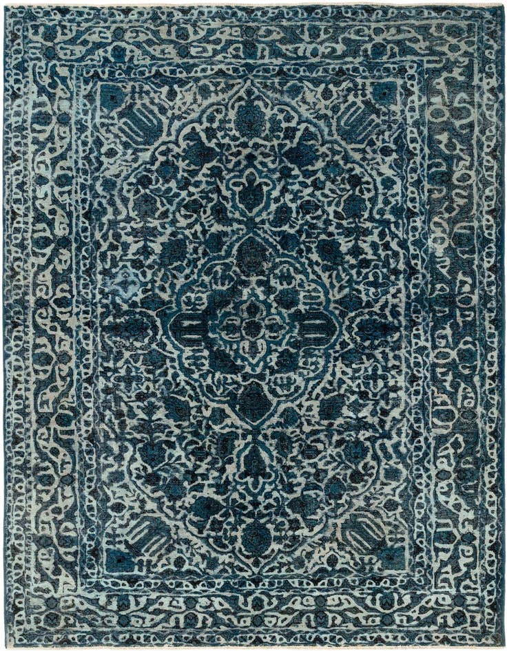 Detail image of 6' 5 x 9' 8 Vintage Royal Wool Rug