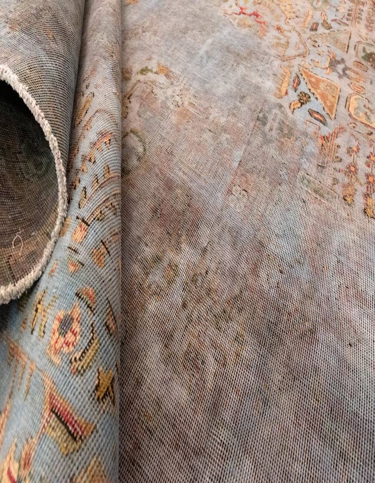 Detail image of 9' 11 x 12' 10 Vintage Royal Wool Rug