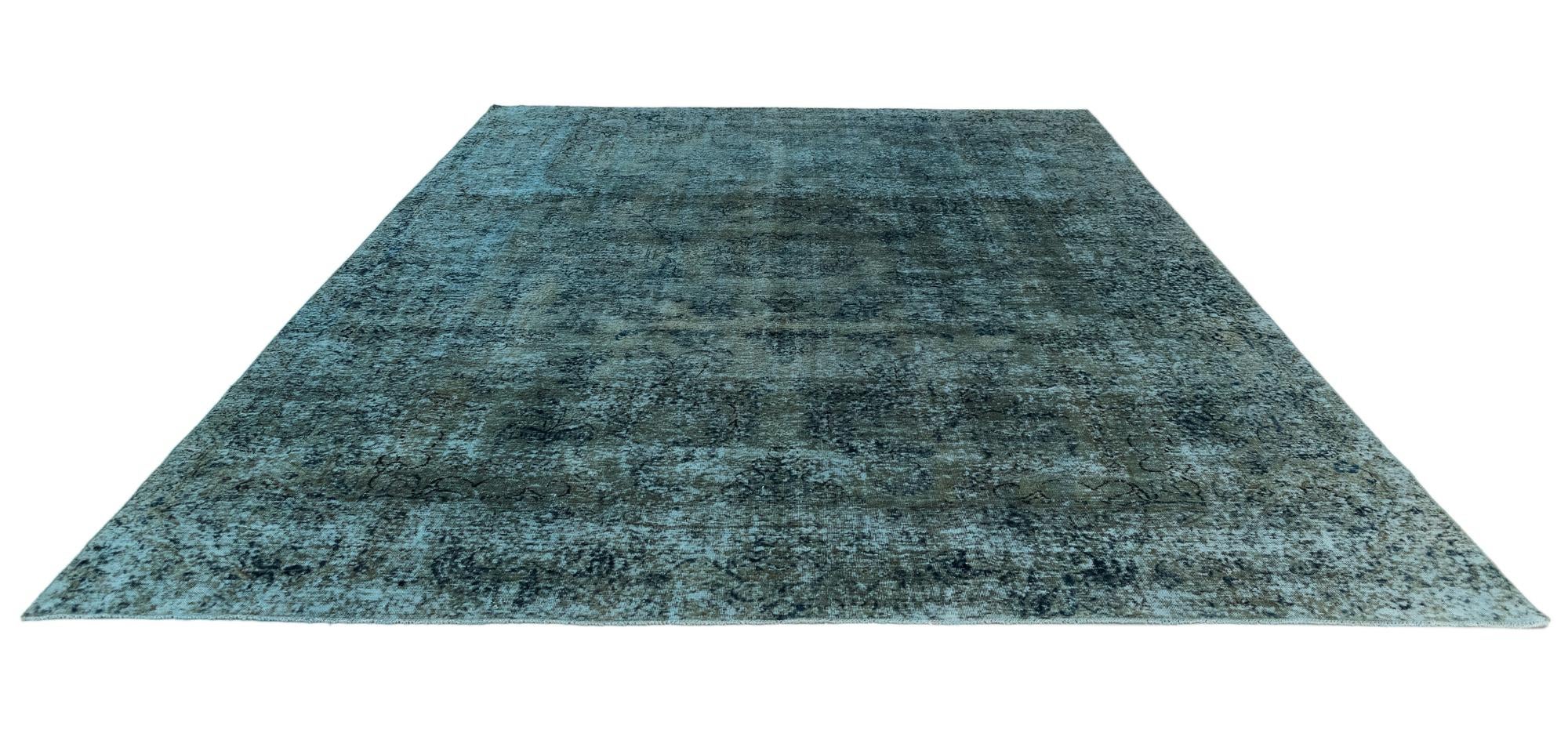9' 1 x 12' 4 Vintage Royal Wool Rug