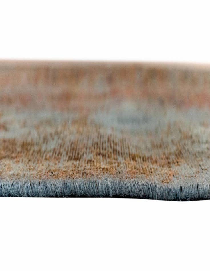 Detail image of 6' 5 x 9' 8 Vintage Royal Wool Rug