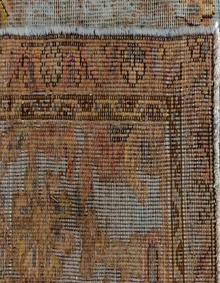 Detail image of 6' 5 x 9' 8 Vintage Royal Wool Rug