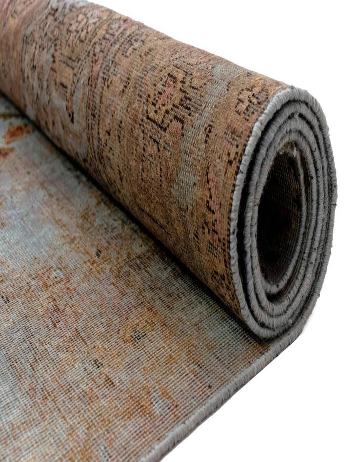 Detail image of 6' 5 x 9' 8 Vintage Royal Wool Rug