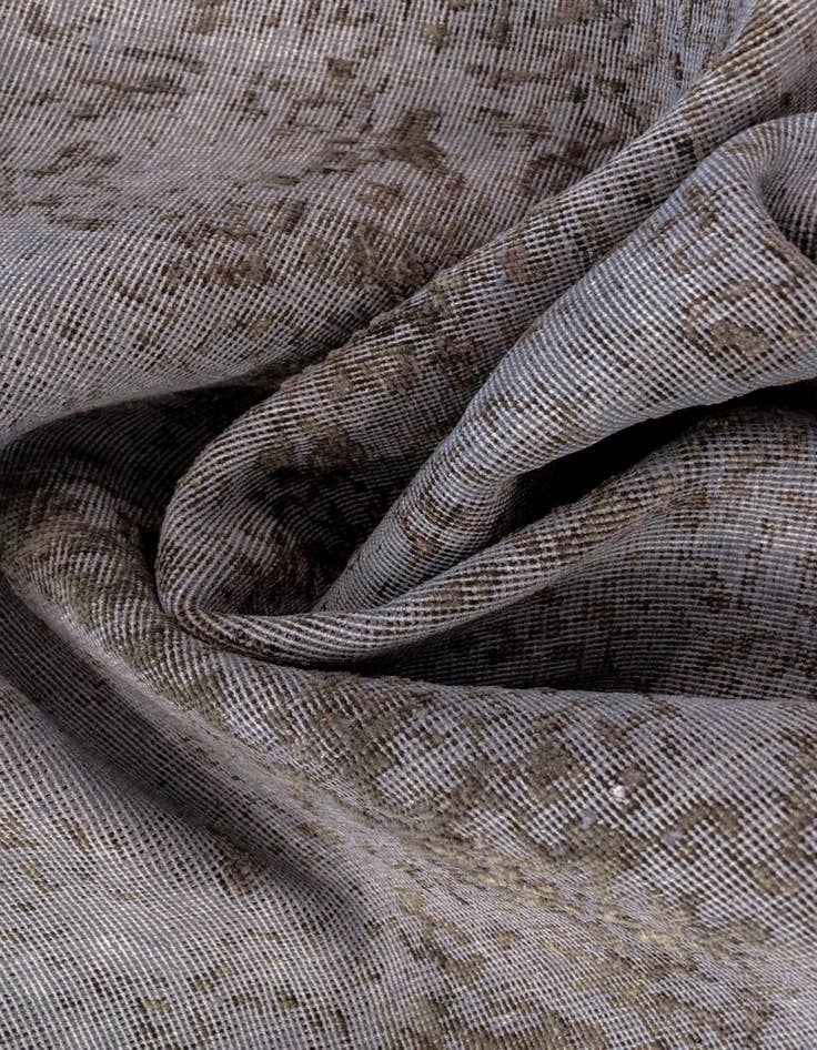 Detail image of 6' 1 x 9' 10 Vintage Royal Wool Rug