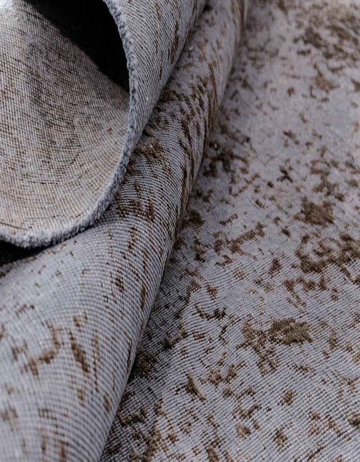 Detail image of 6' 1 x 9' 10 Vintage Royal Wool Rug