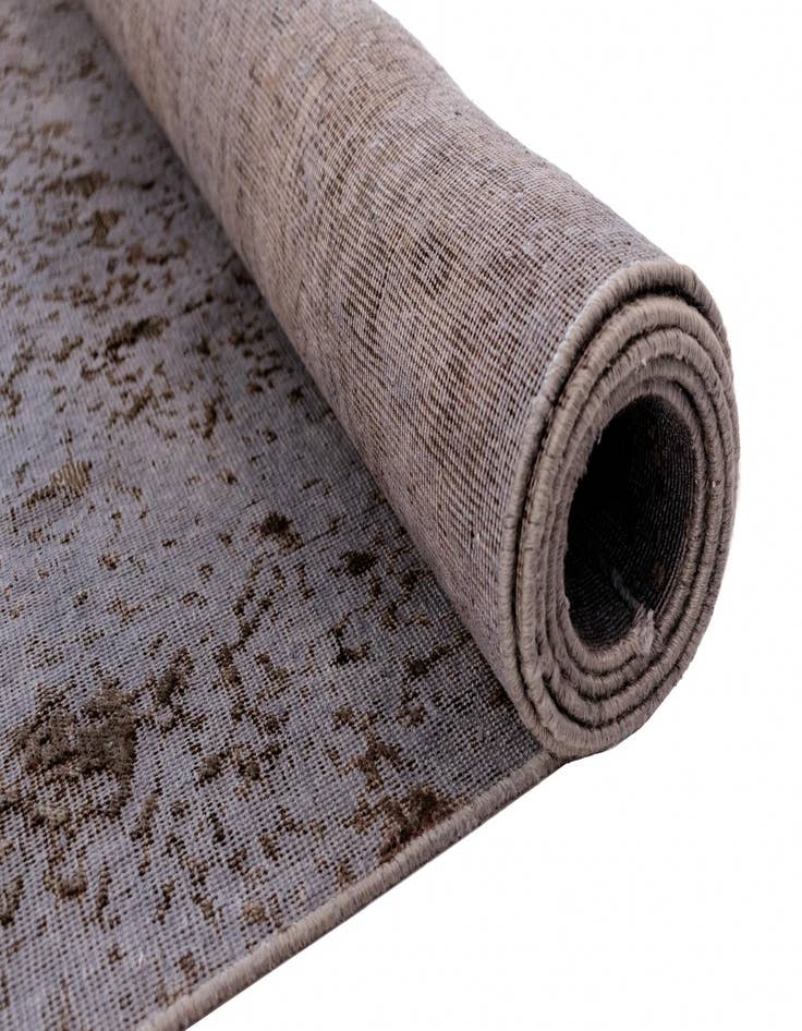 Detail image of 6' 1 x 9' 10 Vintage Royal Wool Rug