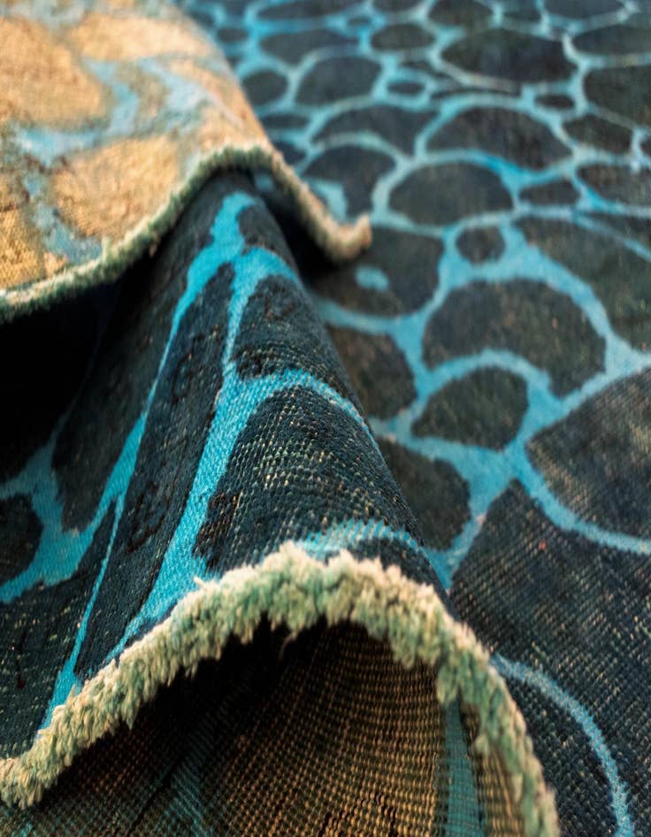 Detail image of 7' 3 x 10' 2 Vintage Royal Wool Rug