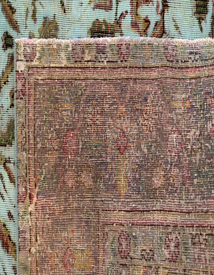 Detail image of 6' 5 x 9' 6 Vintage Royal Wool Rug